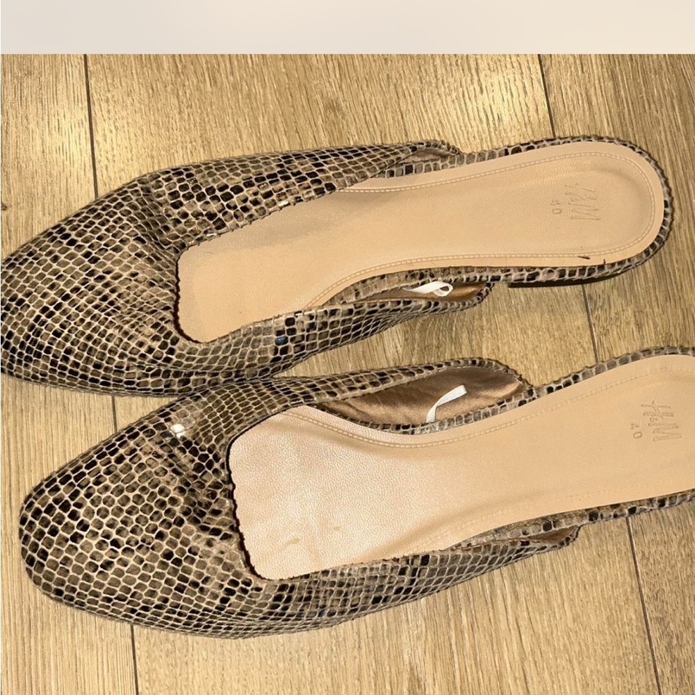 Women's Snakeskin Flats